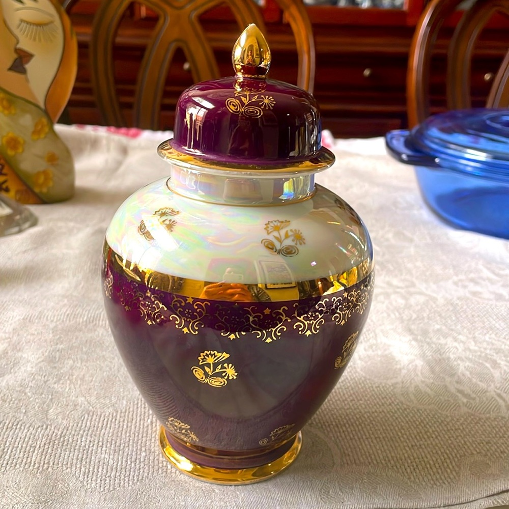 Elegant Kudo Toki Fancy China porcelain Iridescent Ginger Jar made in Japan